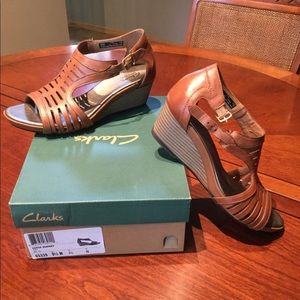 clarks lucia wedge sandal